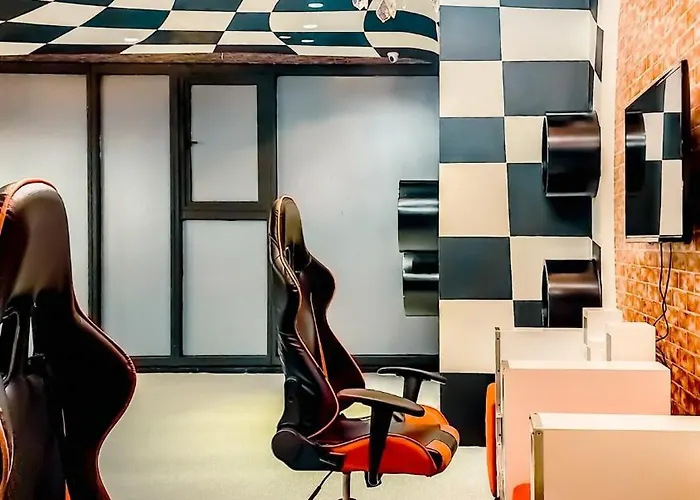 Poblacion Makati With Pool, Gym, Jacuzzi, Pool Table And Fast Wifi Apartment