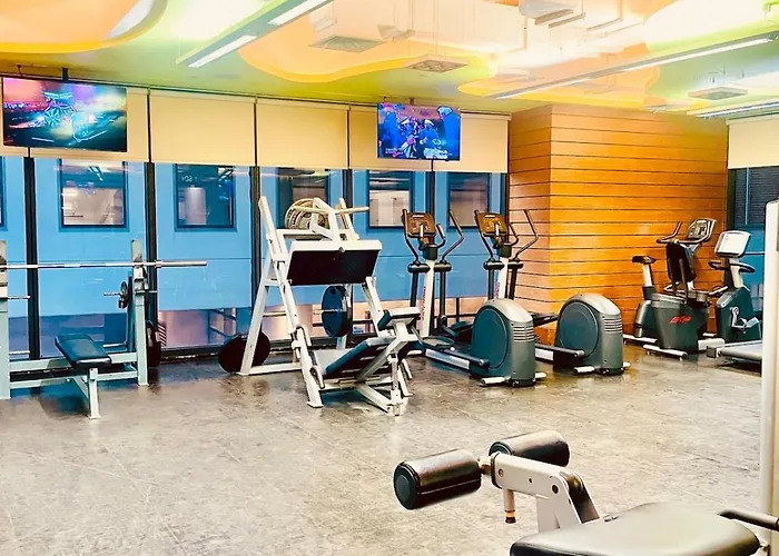 Poblacion Makati With Pool, Gym, Jacuzzi, Pool Table And Fast Wifi Apartment Manila