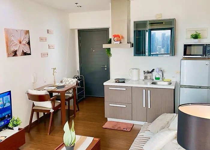 Apartment Poblacion Makati With Pool, Gym, Jacuzzi, Pool Table And Fast Wifi *