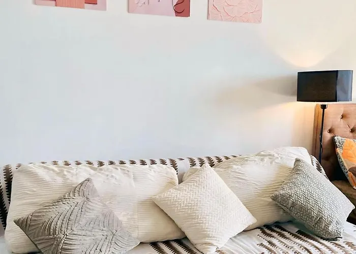 Poblacion Makati With Pool, Gym, Jacuzzi, Pool Table And Fast Wifi * Manila