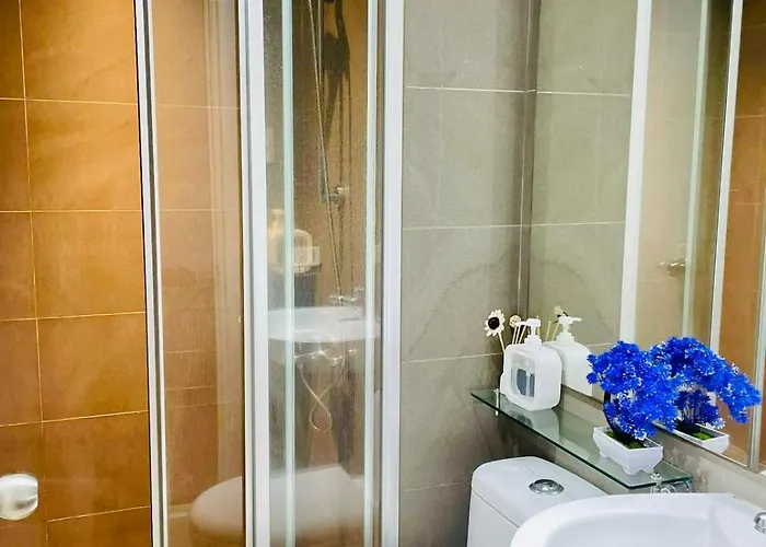 Poblacion Makati With Pool, Gym, Jacuzzi, Pool Table And Fast Wifi * Manila