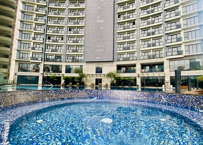 Poblacion Makati With Pool, Gym, Jacuzzi, Pool Table And Fast Wifi Manila