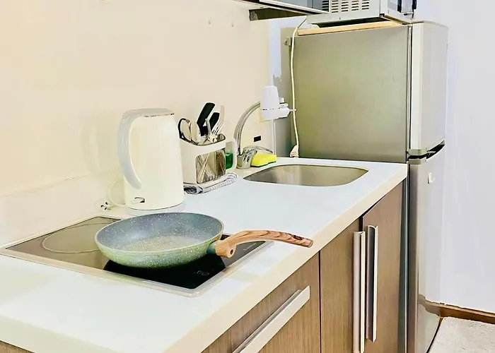 Poblacion Makati With Pool, Gym, Jacuzzi, Pool Table And Fast Wifi Apartment *