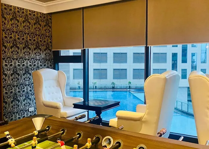 Poblacion Makati With Pool, Gym, Jacuzzi, Pool Table And Fast Wifi Apartment *