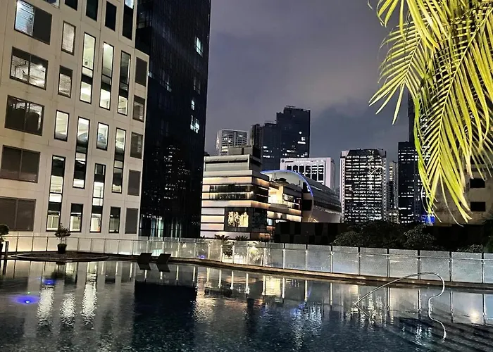 Poblacion Makati With Pool, Gym, Jacuzzi, Pool Table And Fast Wifi Apartment Manila