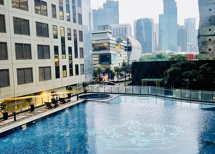 Poblacion Makati With Pool, Gym, Jacuzzi, Pool Table And Fast Wifi