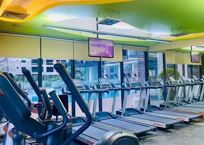 Poblacion Makati With Pool, Gym, Jacuzzi, Pool Table And Fast Wifi Apartment Manila