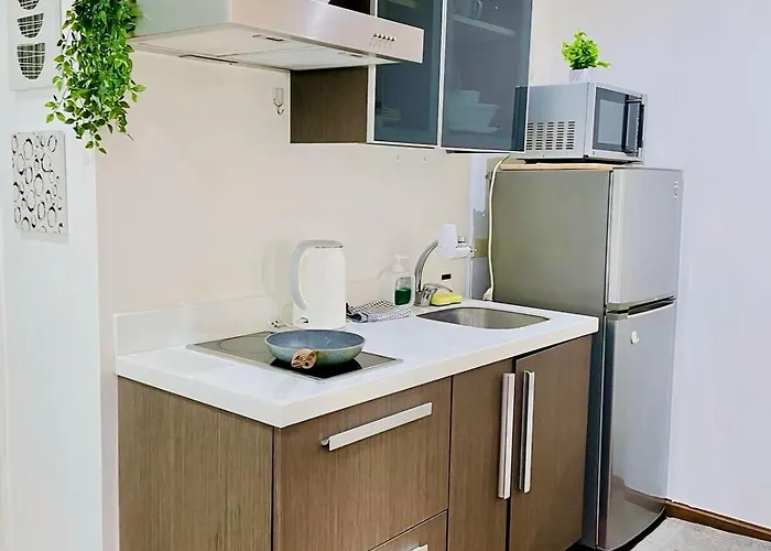 Poblacion Makati With Pool, Gym, Jacuzzi, Pool Table And Fast Wifi * Manila